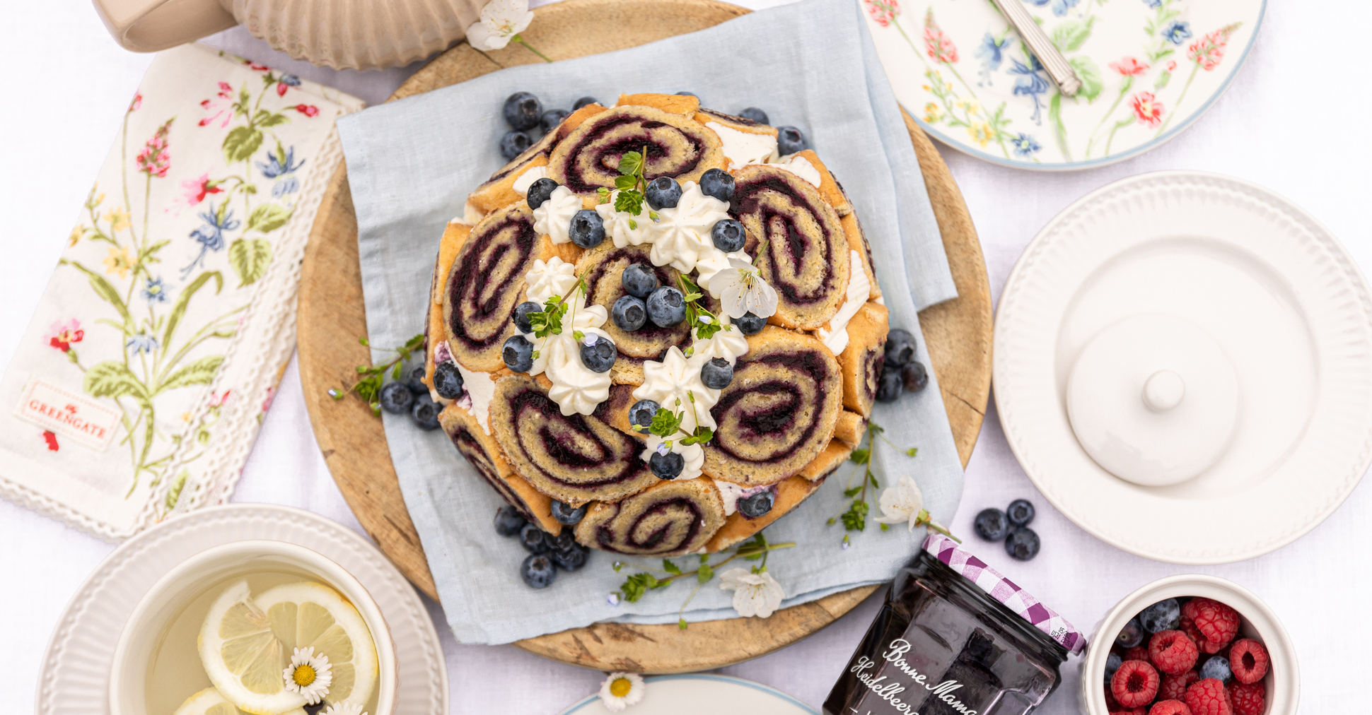 Heidelbeer-Charlotte mit Zitronen-Joghurtcreme - Bonne Maman