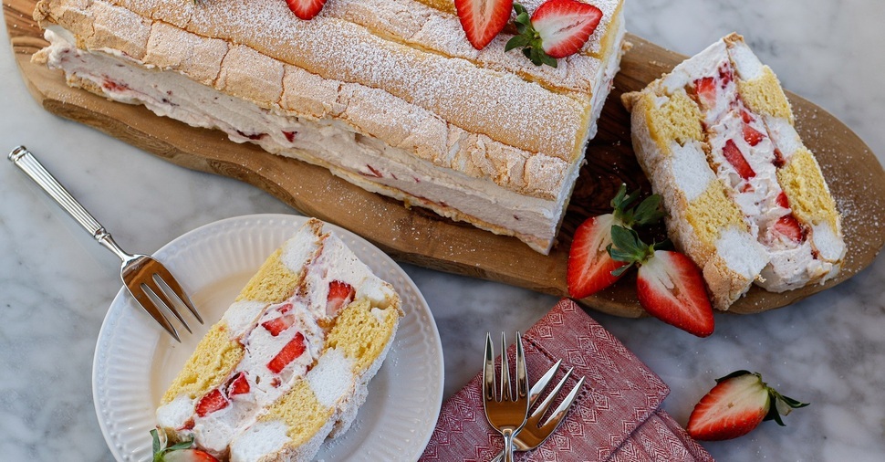 Kardinalschnitte mit cremiger Erdbeerfüllung